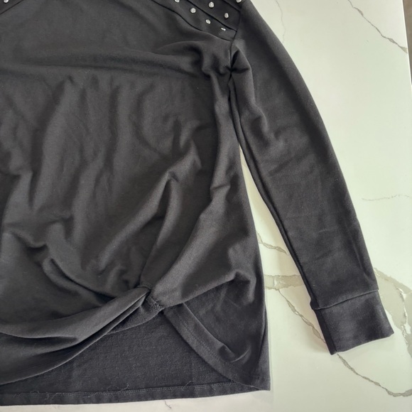 Rock & Republic Women’s Black Studded Twist Knot Hem Sweatshirt Top Size Small - Picture 7 of 15